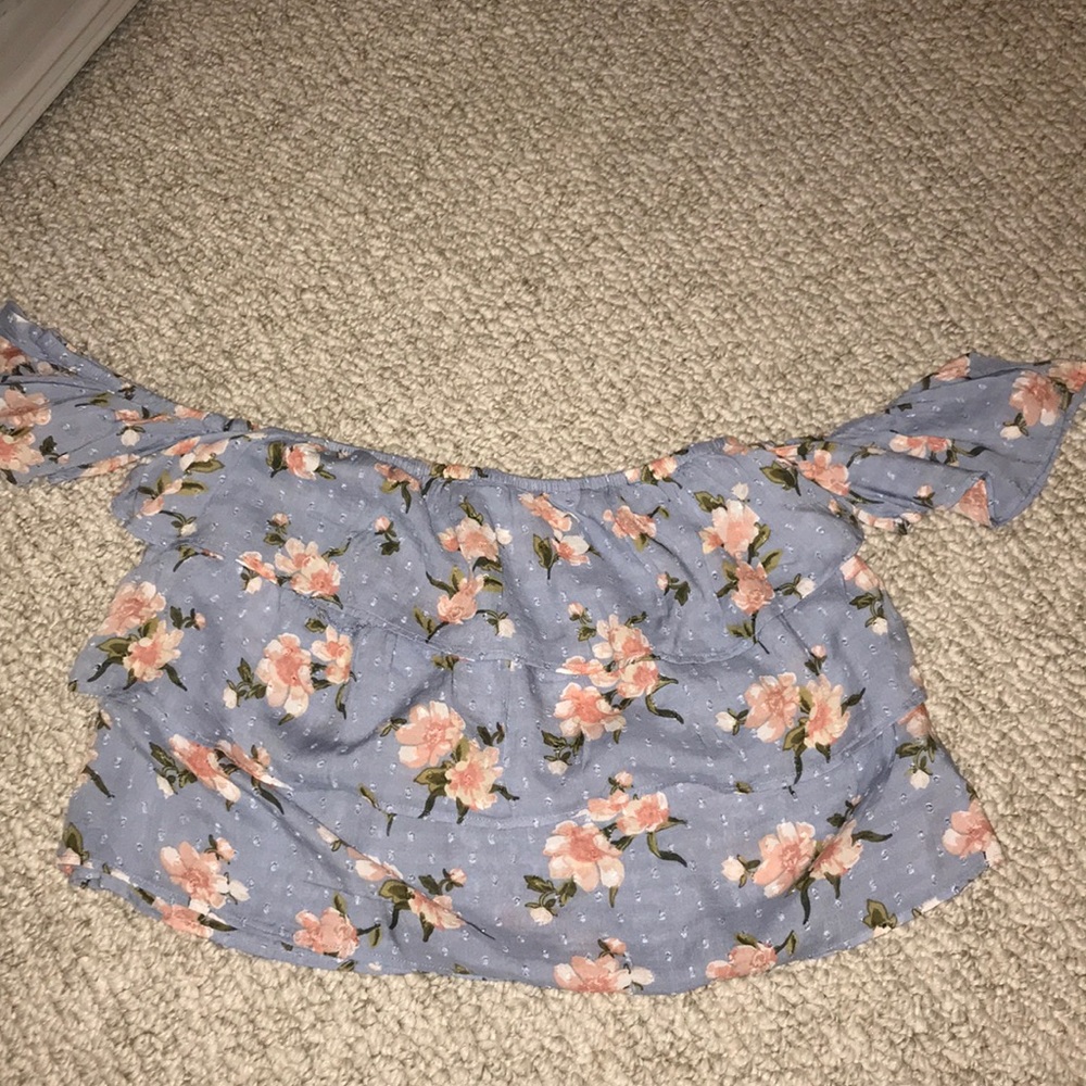 Strapless top with attachable Sleeves